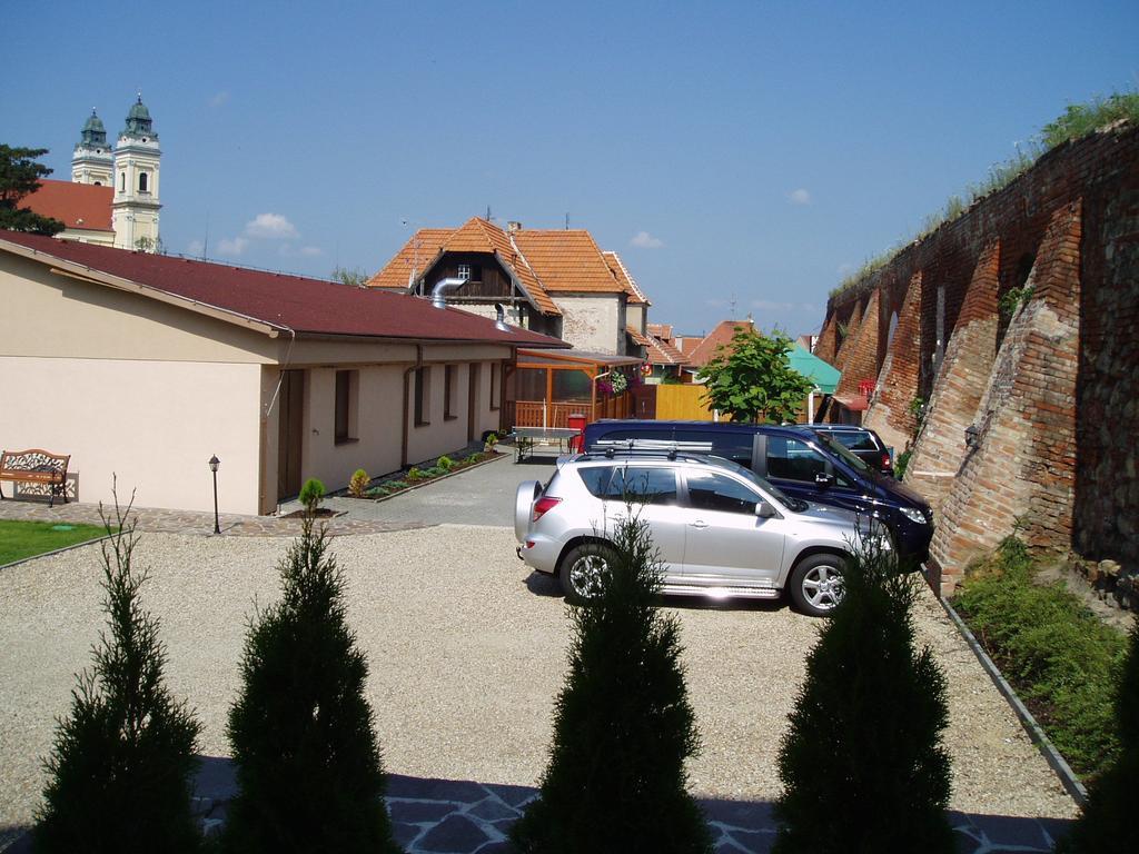 Penzion U Vlku Valtice Exteriör bild