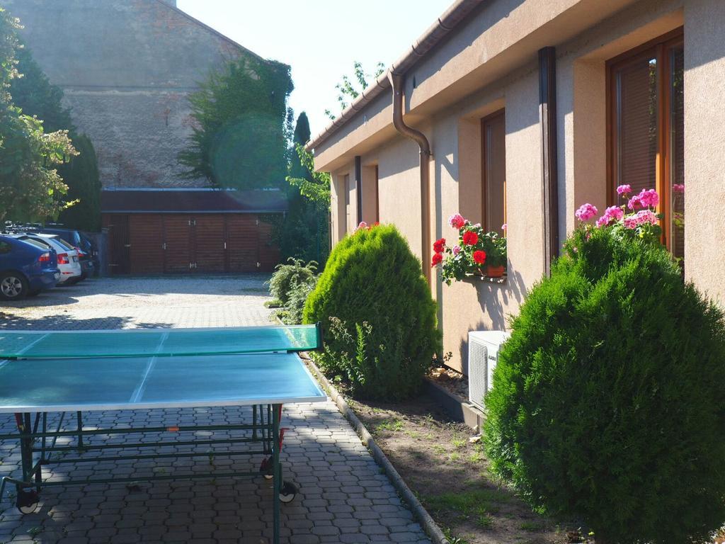 Penzion U Vlku Valtice Exteriör bild