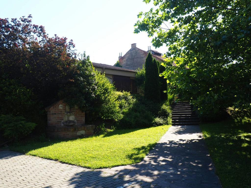 Penzion U Vlku Valtice Exteriör bild
